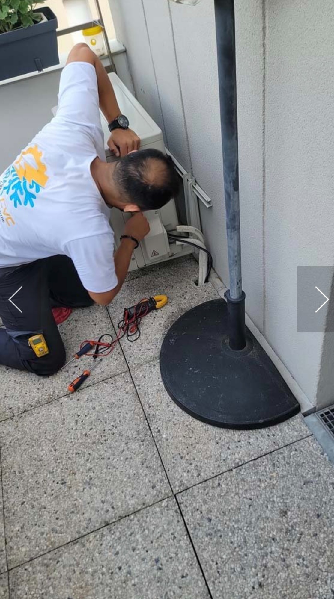 technicien-pac-terras-cvc Technicien TERRAS CVC intervenant sur une pompe à chaleur pour maintenance et dépannage à Gennevilliers